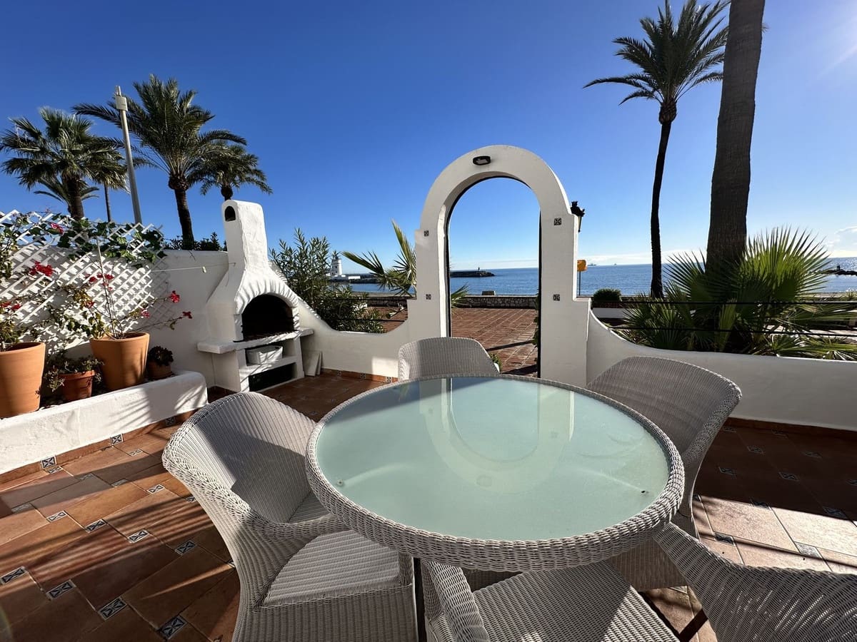 2 bedroom Townhouse for sale in La Duquesa / Puerto de la Duquesa with pool - € 569,000 (Ref: 9406988)