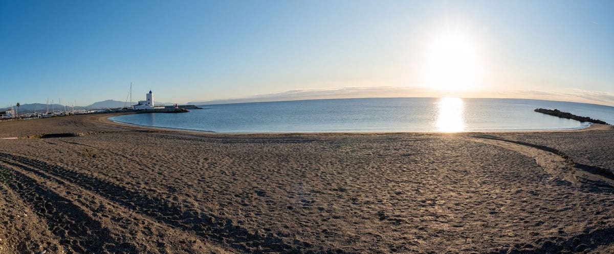 2 bedroom Townhouse for sale in La Duquesa / Puerto de la Duquesa with pool - € 569,000 (Ref: 9406988)