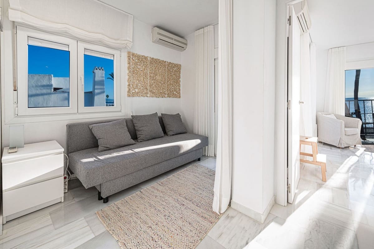 2 bedroom Townhouse for sale in La Duquesa / Puerto de la Duquesa with pool - € 569,000 (Ref: 9406988)