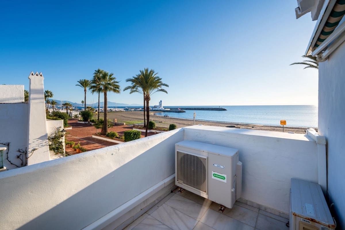 2 bedroom Townhouse for sale in La Duquesa / Puerto de la Duquesa with pool - € 569,000 (Ref: 9406988)