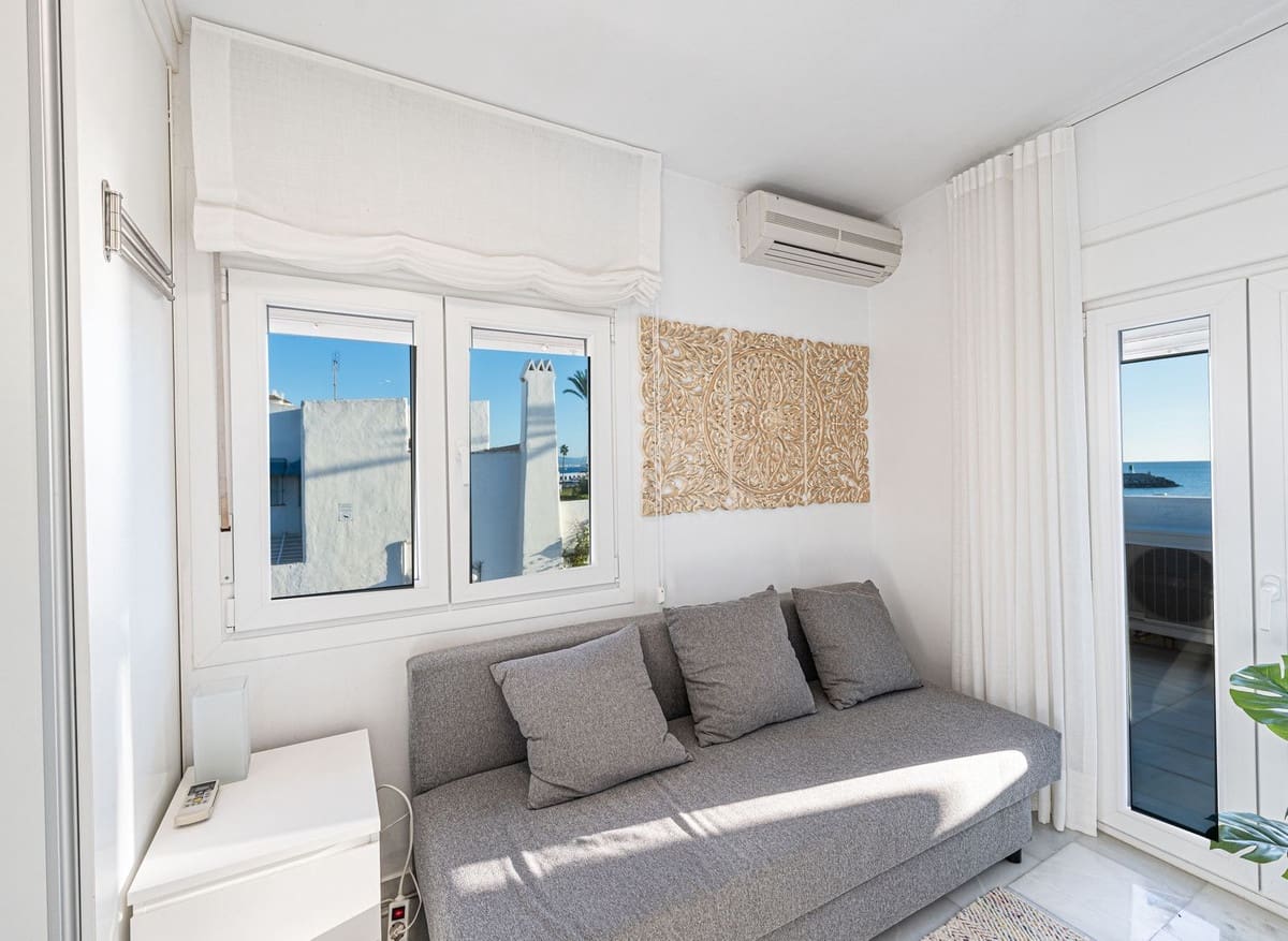 2 bedroom Townhouse for sale in La Duquesa / Puerto de la Duquesa with pool - € 569,000 (Ref: 9406988)