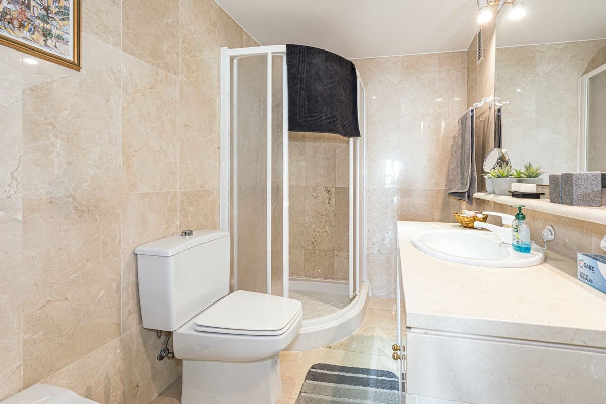 3 slaapkamer Appartement te koop in La Duquesa / Puerto de la Duquesa met zwembad garage - € 540.000 (Ref: 9425848)