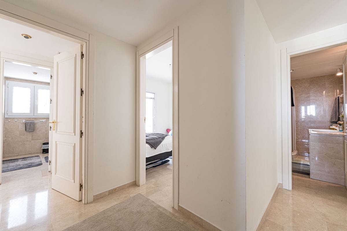 3 slaapkamer Appartement te koop in La Duquesa / Puerto de la Duquesa met zwembad garage - € 540.000 (Ref: 9425848)