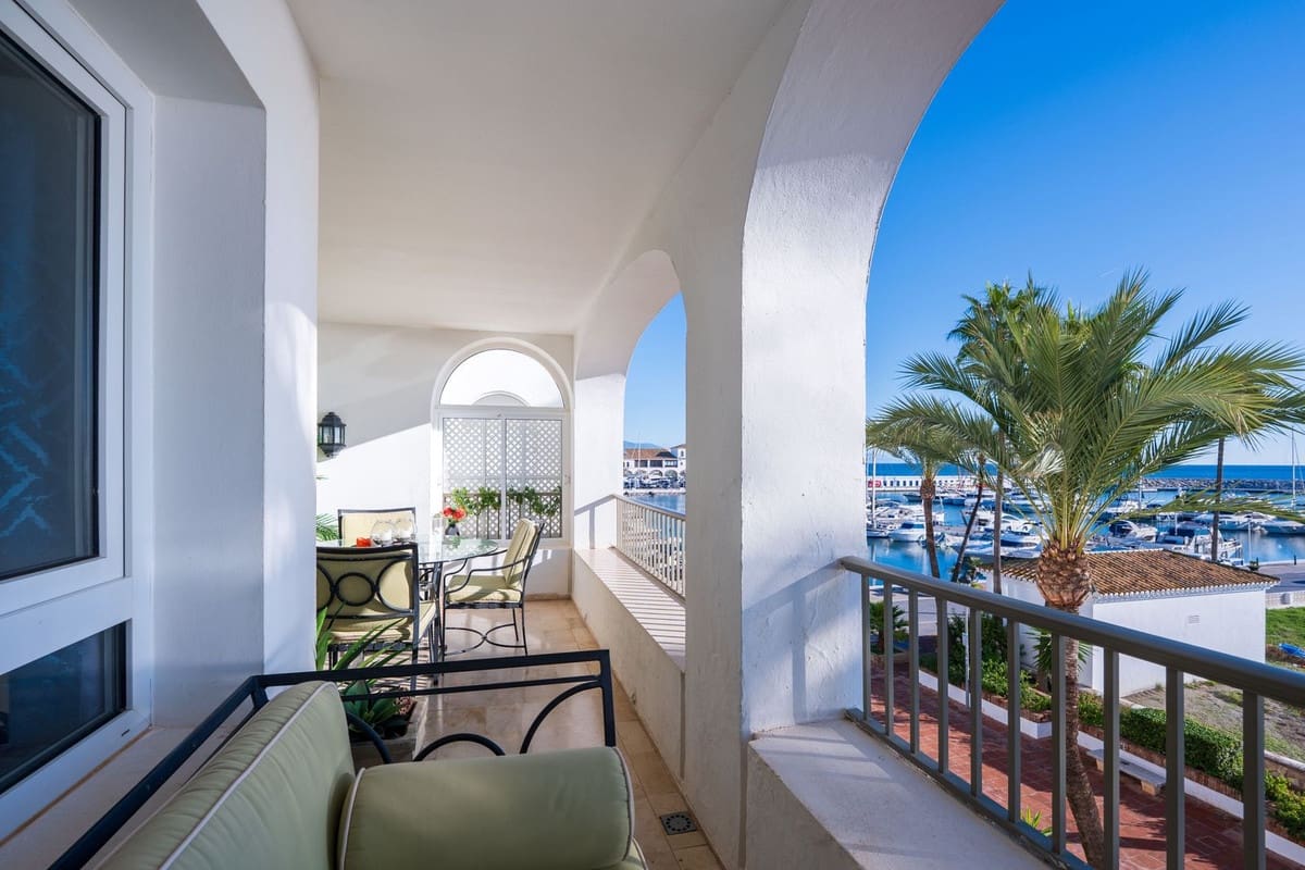 3 slaapkamer Appartement te koop in La Duquesa / Puerto de la Duquesa met zwembad garage - € 540.000 (Ref: 9425848)