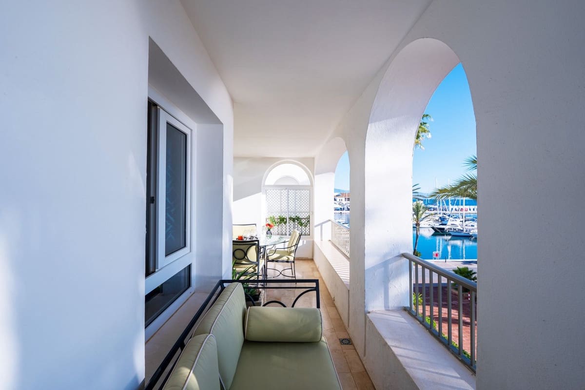 3 slaapkamer Appartement te koop in La Duquesa / Puerto de la Duquesa met zwembad garage - € 540.000 (Ref: 9425848)