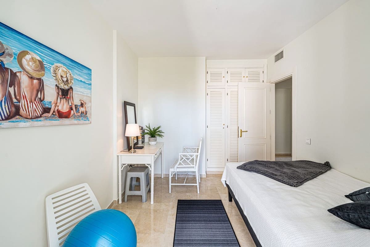 3 slaapkamer Appartement te koop in La Duquesa / Puerto de la Duquesa met zwembad garage - € 540.000 (Ref: 9425848)