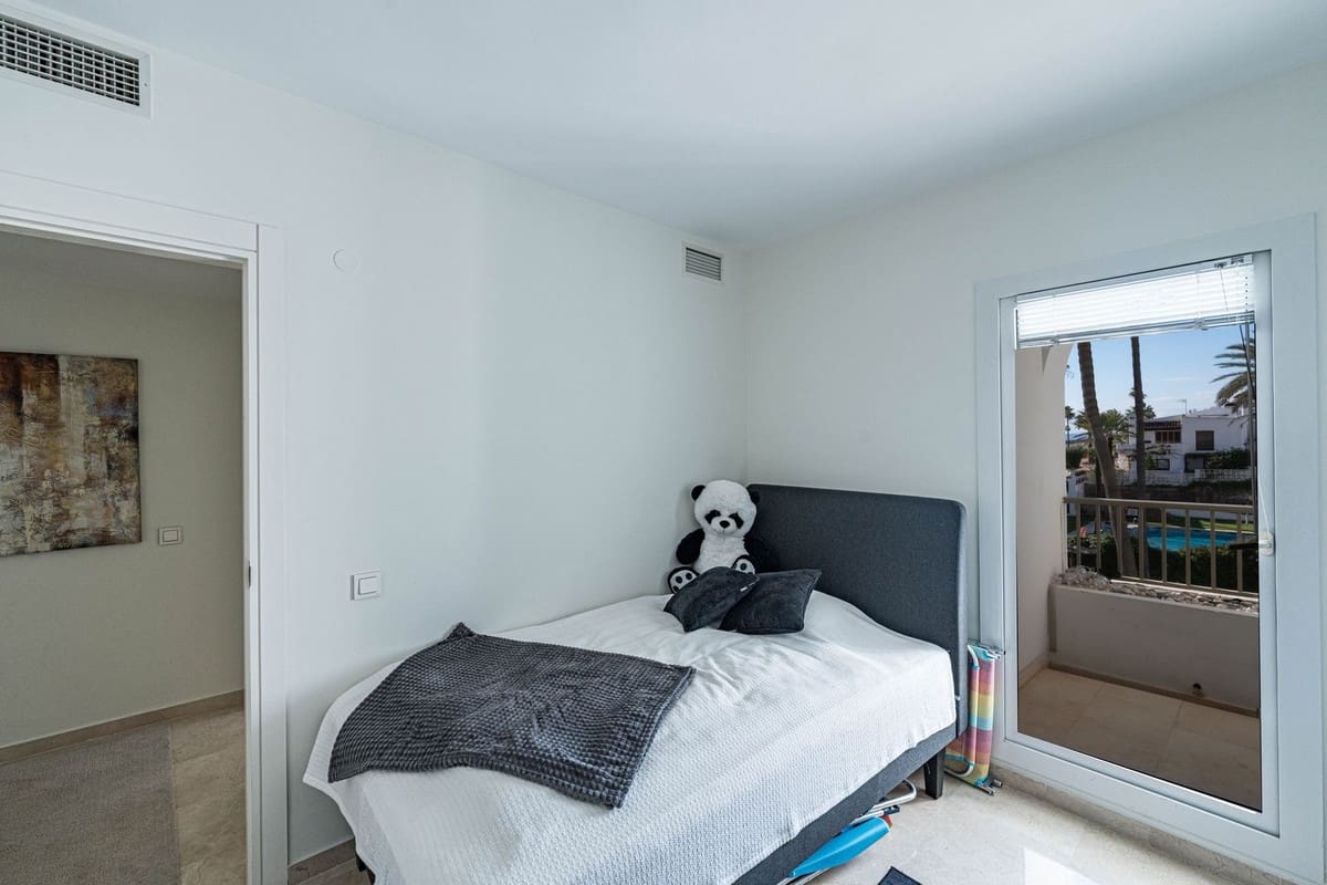 3 slaapkamer Appartement te koop in La Duquesa / Puerto de la Duquesa met zwembad garage - € 540.000 (Ref: 9425848)