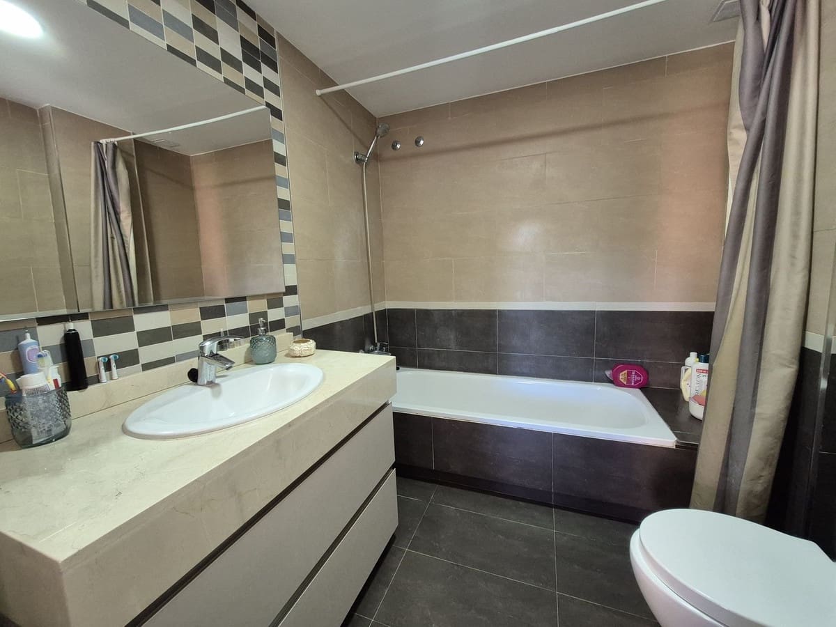 3 soverom Leilighet til salgs i La Duquesa / Puerto de la Duquesa med svømmebasseng garasje - € 480 000 (Ref: 9436005)