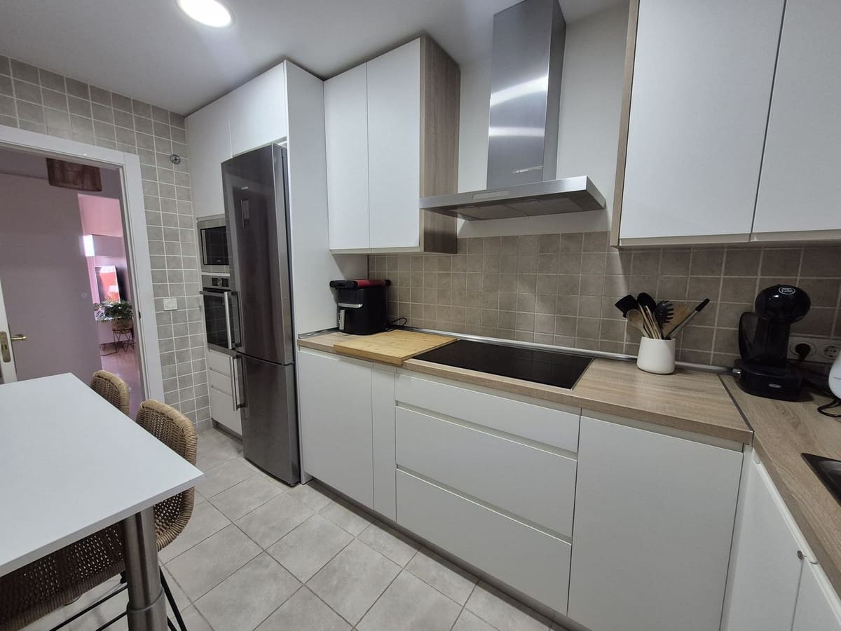 3 sovrum Lägenhet till salu i La Duquesa / Puerto de la Duquesa med pool garage - 480 000 € (Ref: 9436005)