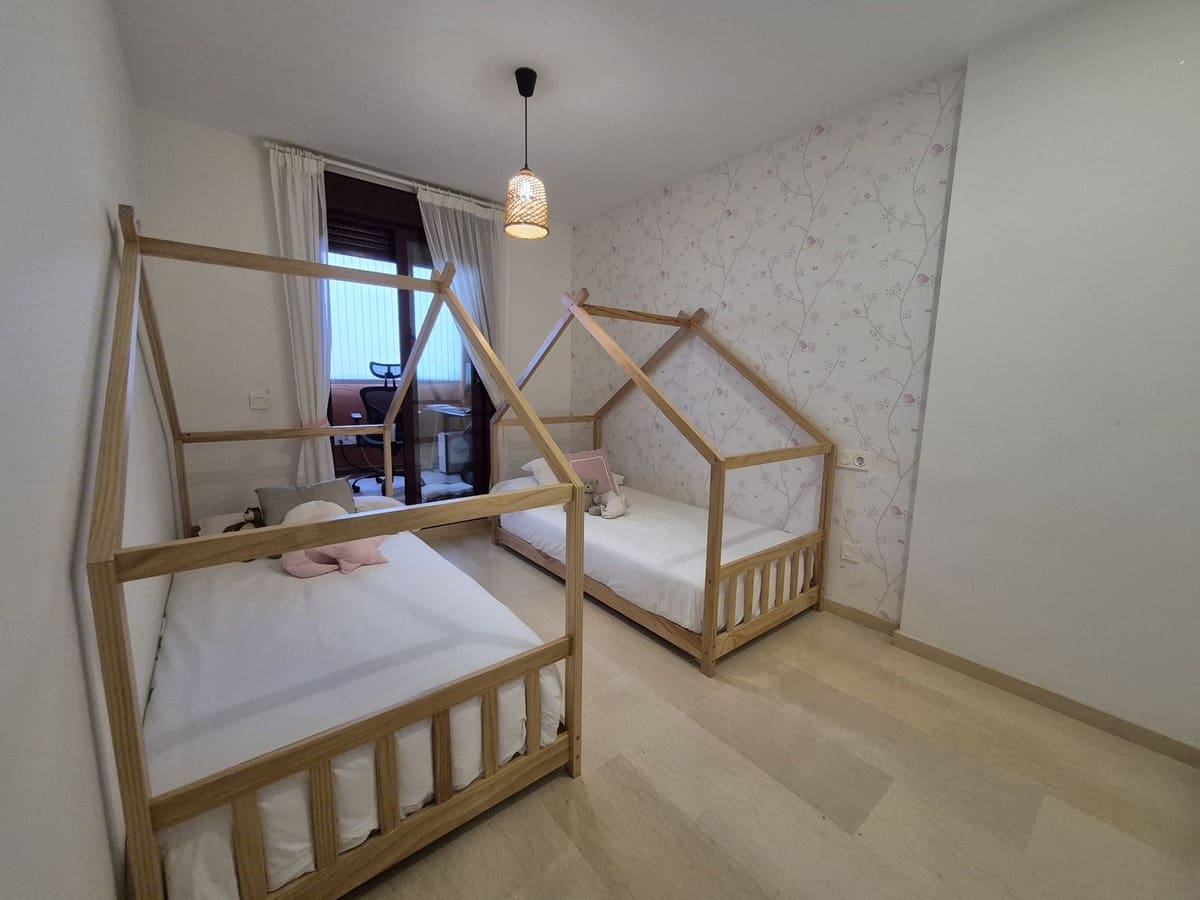 3 sovrum Lägenhet till salu i La Duquesa / Puerto de la Duquesa med pool garage - 480 000 € (Ref: 9436005)