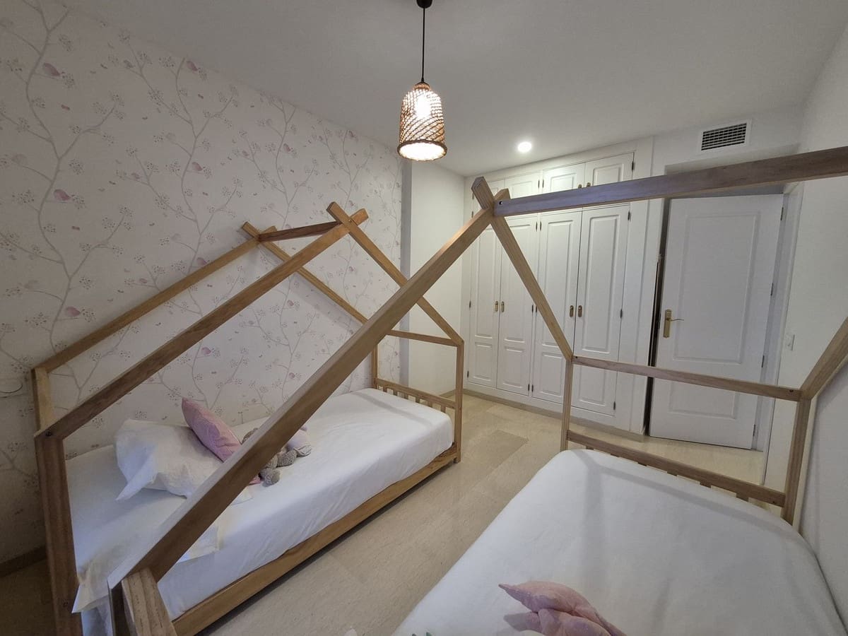 3 sovrum Lägenhet till salu i La Duquesa / Puerto de la Duquesa med pool garage - 480 000 € (Ref: 9436005)