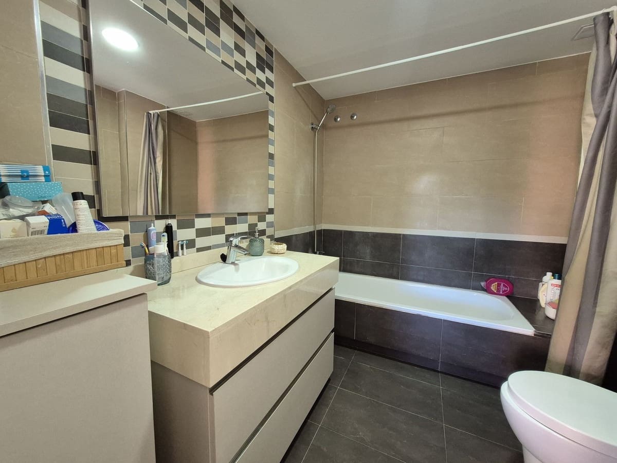 3 sovrum Lägenhet till salu i La Duquesa / Puerto de la Duquesa med pool garage - 480 000 € (Ref: 9436005)