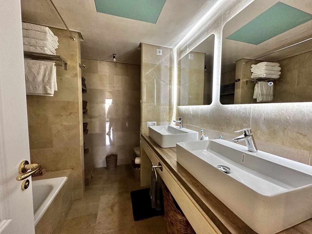 3 makuuhuone Kattohuoneisto myytävänä paikassa La Duquesa / Puerto de la Duquesa mukana uima-altaan 
autotalli - 498 000 € (Ref: 9523510)