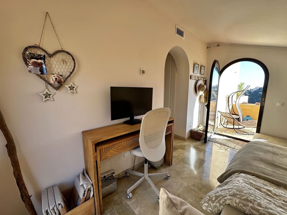 3 makuuhuone Kattohuoneisto myytävänä paikassa La Duquesa / Puerto de la Duquesa mukana uima-altaan 
autotalli - 498 000 € (Ref: 9523510)