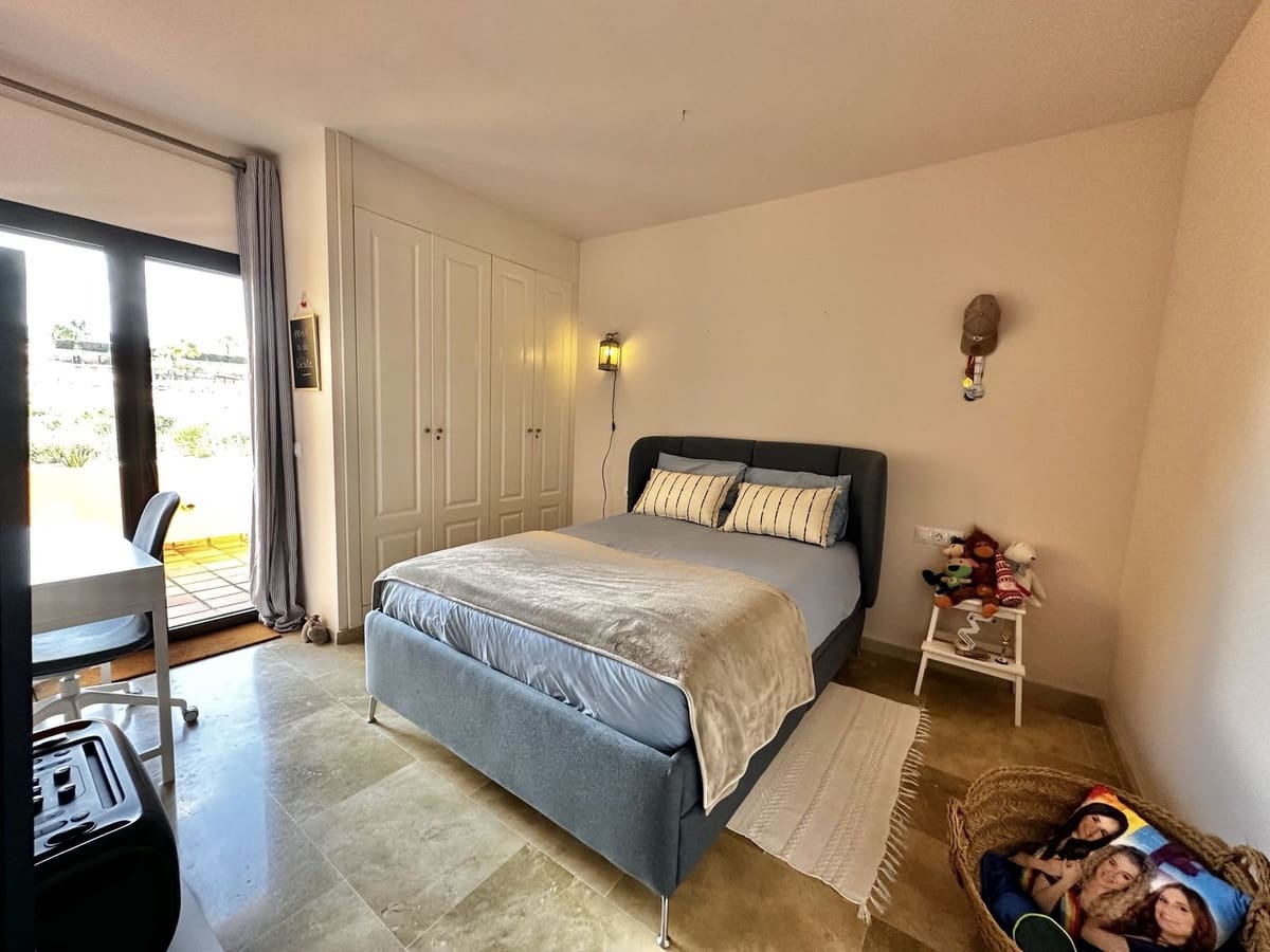 3 bedroom Penthouse for sale in La Duquesa / Puerto de la Duquesa with pool garage - € 550,000 (Ref: 9523510)