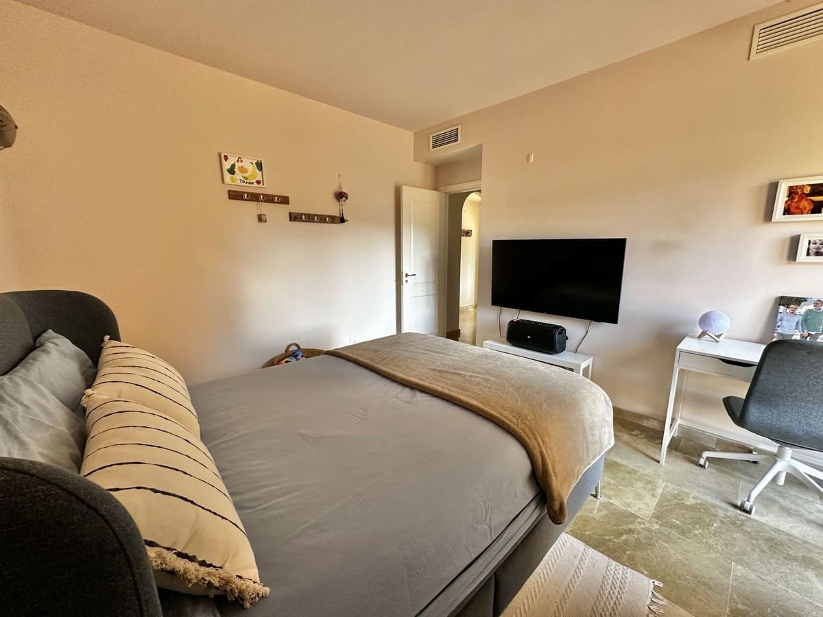 3 bedroom Penthouse for sale in La Duquesa / Puerto de la Duquesa with pool garage - € 550,000 (Ref: 9523510)