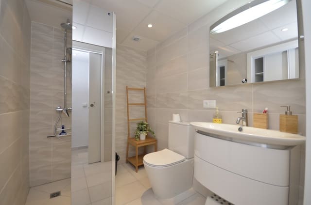 Appartement de 2 chambres à louer à La Duquesa / Puerto de la Duquesa, Manilva avec piscine - 1 200 € (Ref: 9580140)