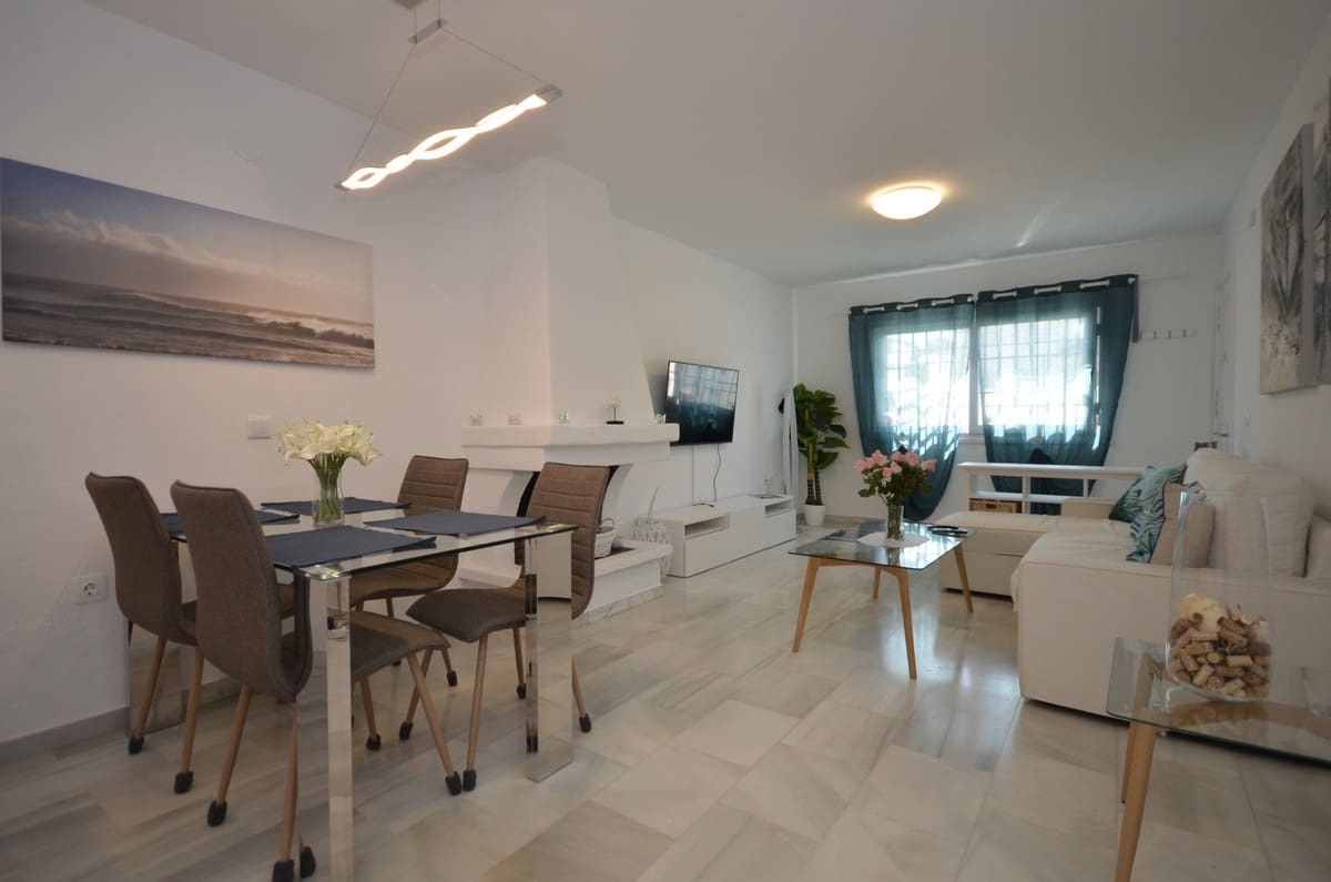 Appartement de 2 chambres à louer à La Duquesa / Puerto de la Duquesa avec piscine - 1 200 € (Ref: 9580140)