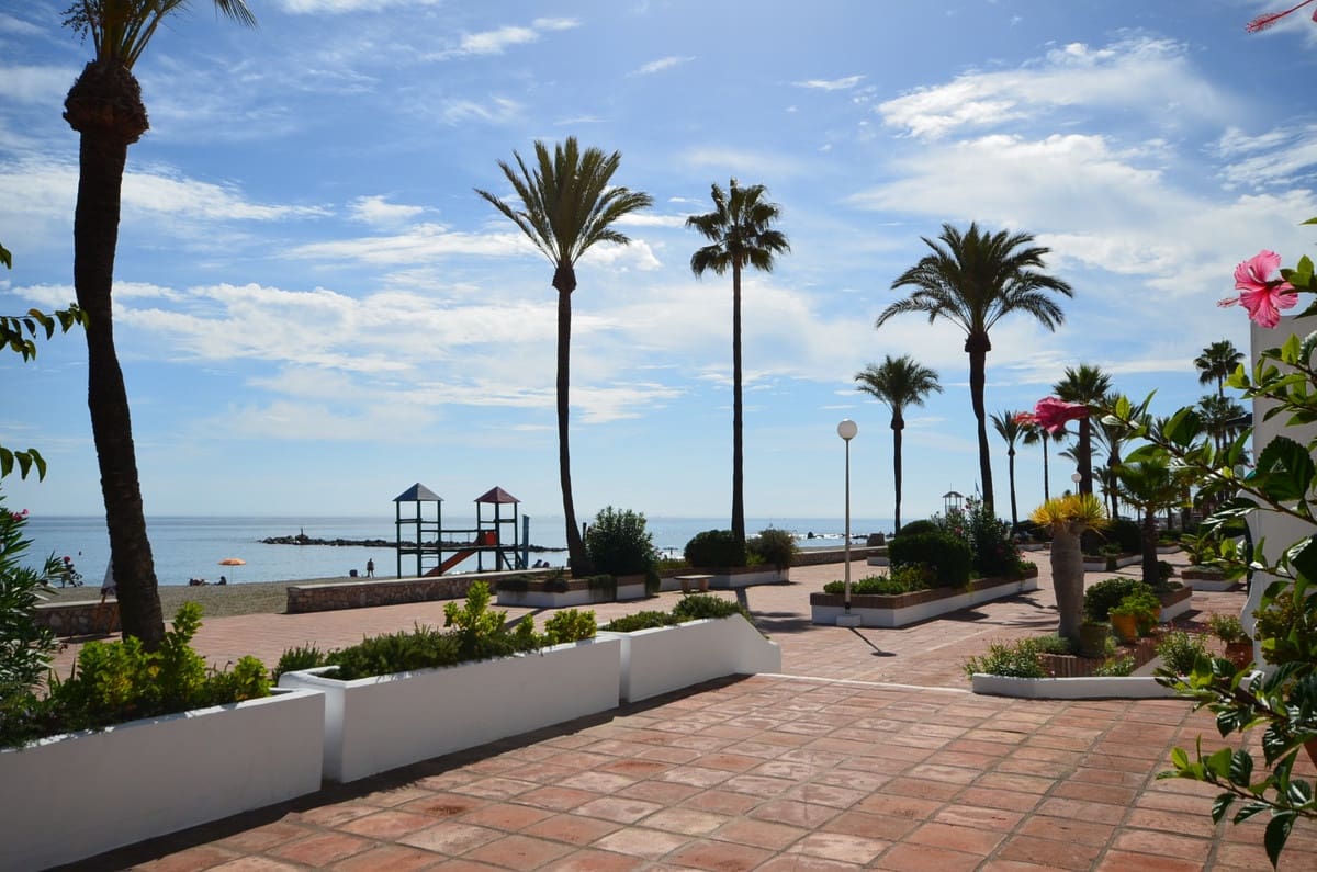 Appartement de 2 chambres à louer à La Duquesa / Puerto de la Duquesa avec piscine - 1 200 € (Ref: 9580140)