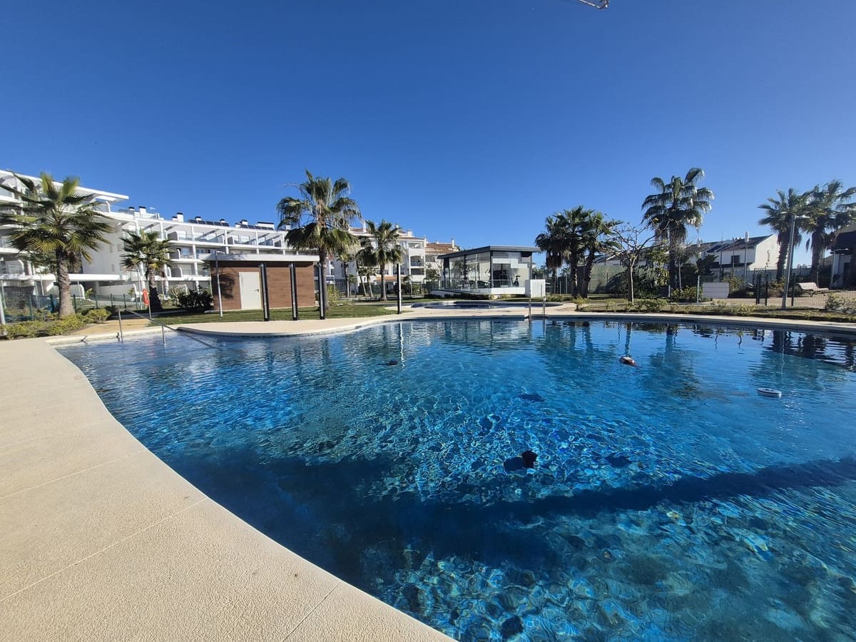 Apartamento de 2 habitaciones en Manilva en venta con piscina garaje - 349.950 € (Ref: 9626153)