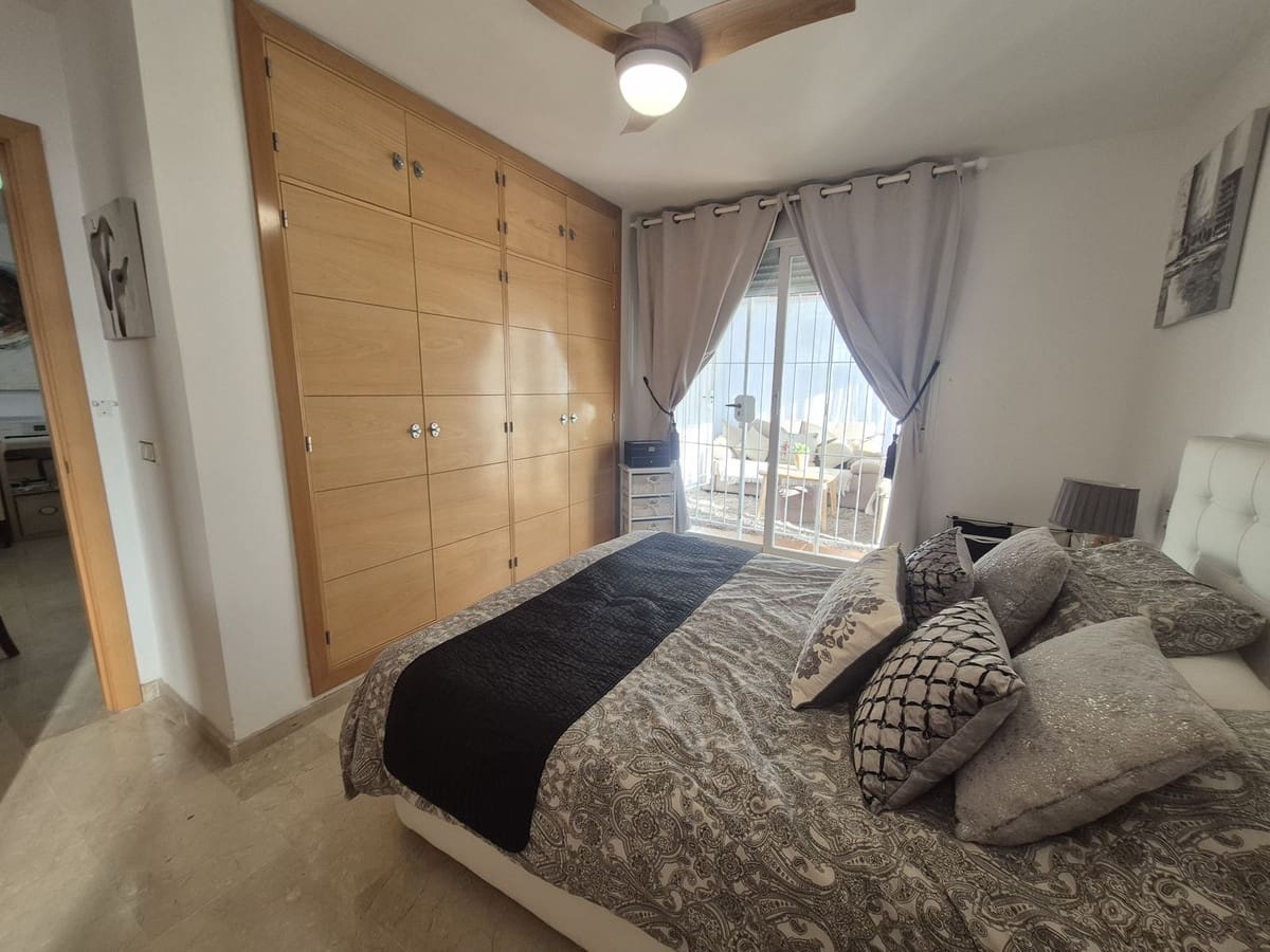 Apartamento de 2 habitaciones en Manilva en venta con piscina garaje - 349.950 € (Ref: 9626153)