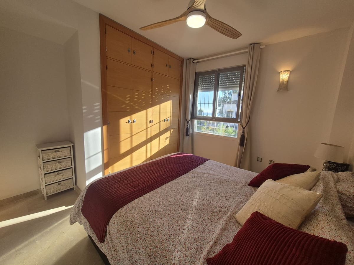 Apartamento de 2 habitaciones en Manilva en venta con piscina garaje - 349.950 € (Ref: 9626153)