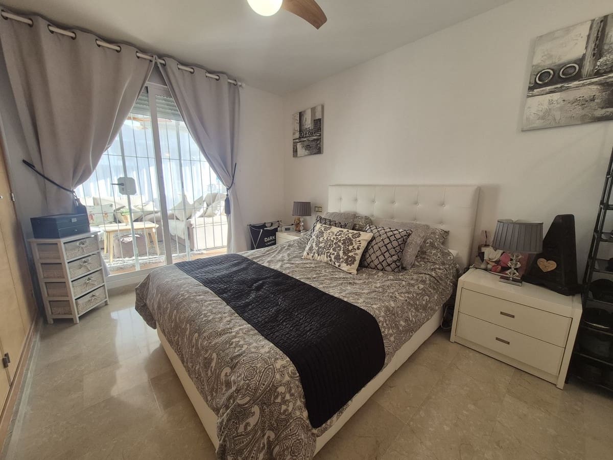 Apartamento de 2 habitaciones en Manilva en venta con piscina garaje - 349.950 € (Ref: 9626153)