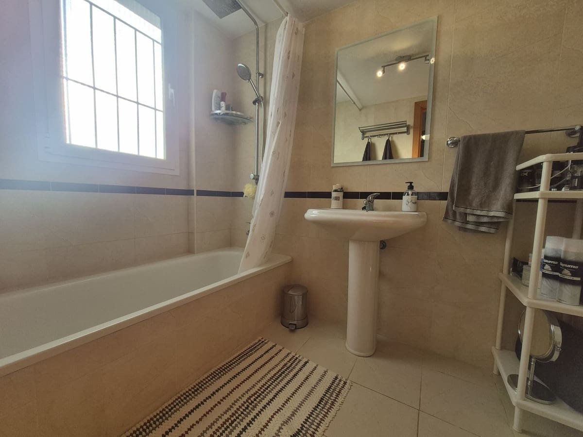 Apartamento de 2 habitaciones en Manilva en venta con piscina garaje - 349.950 € (Ref: 9626153)