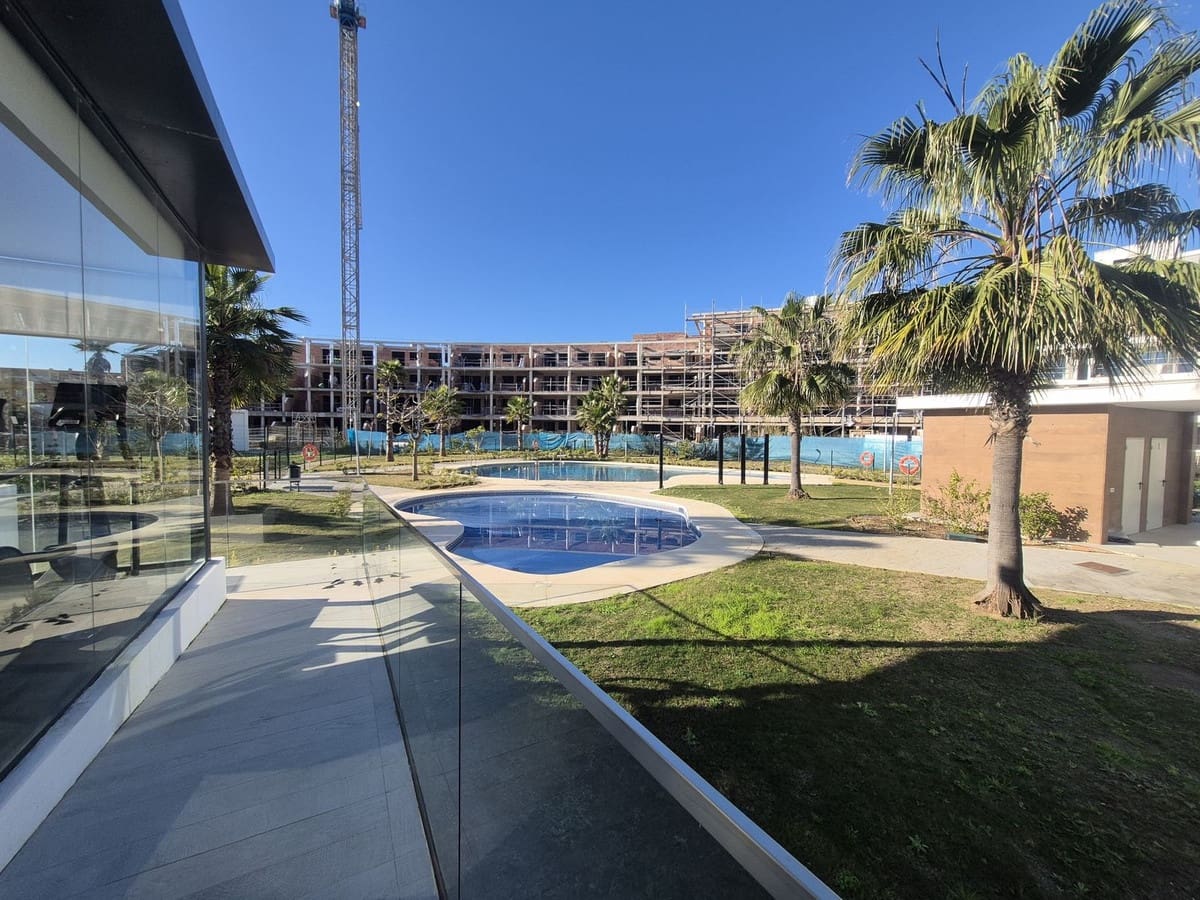 Apartamento de 2 habitaciones en Manilva en venta con piscina garaje - 349.950 € (Ref: 9626153)