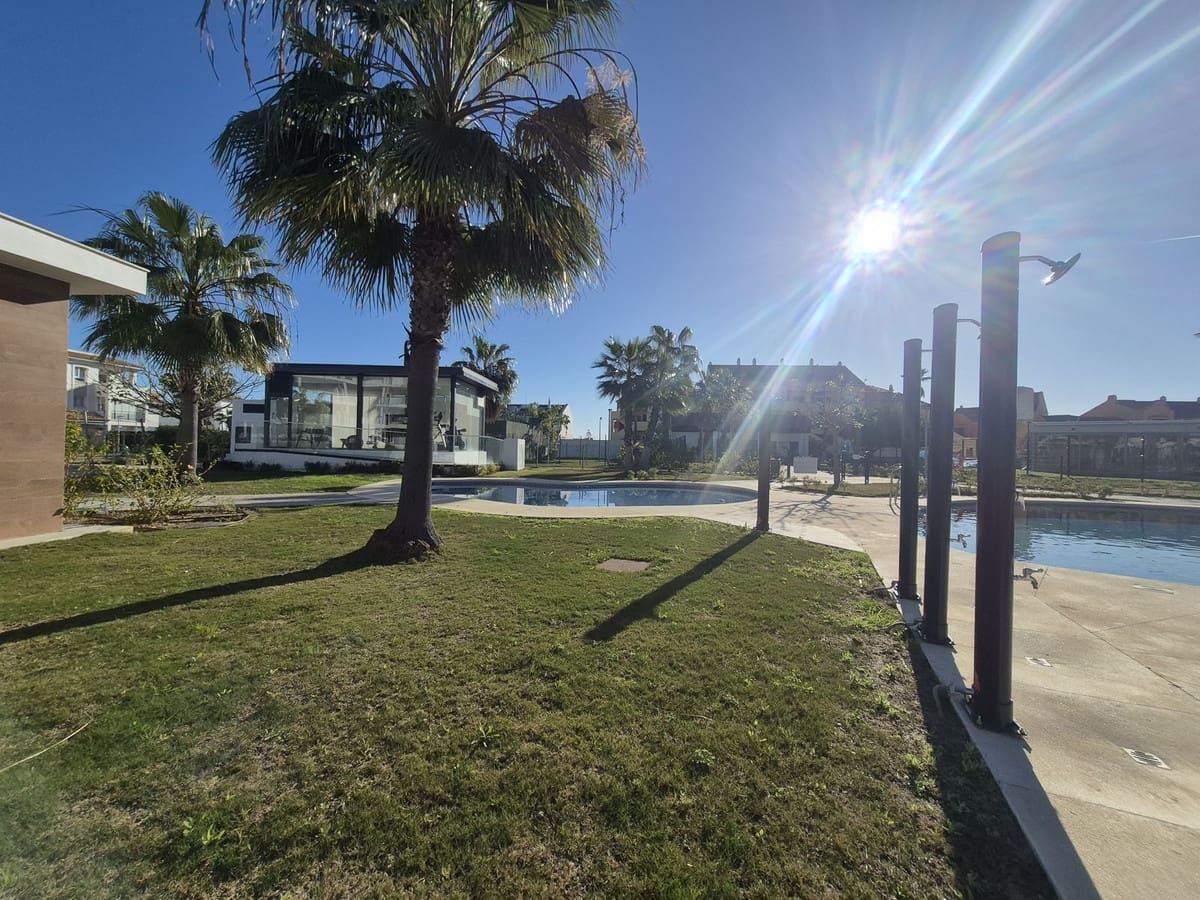 Apartamento de 2 habitaciones en Manilva en venta con piscina garaje - 349.950 € (Ref: 9626153)