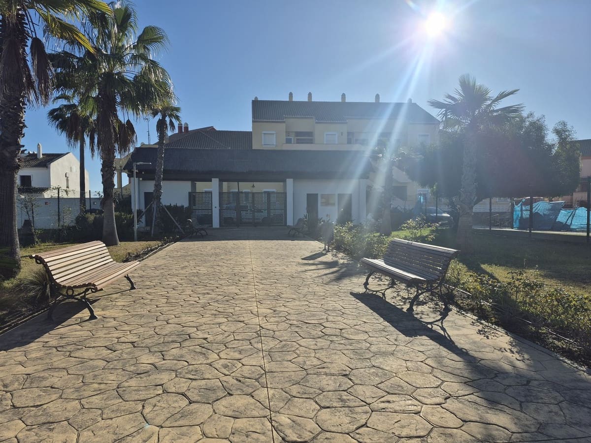 Apartamento de 2 habitaciones en Manilva en venta con piscina garaje - 349.950 € (Ref: 9626153)