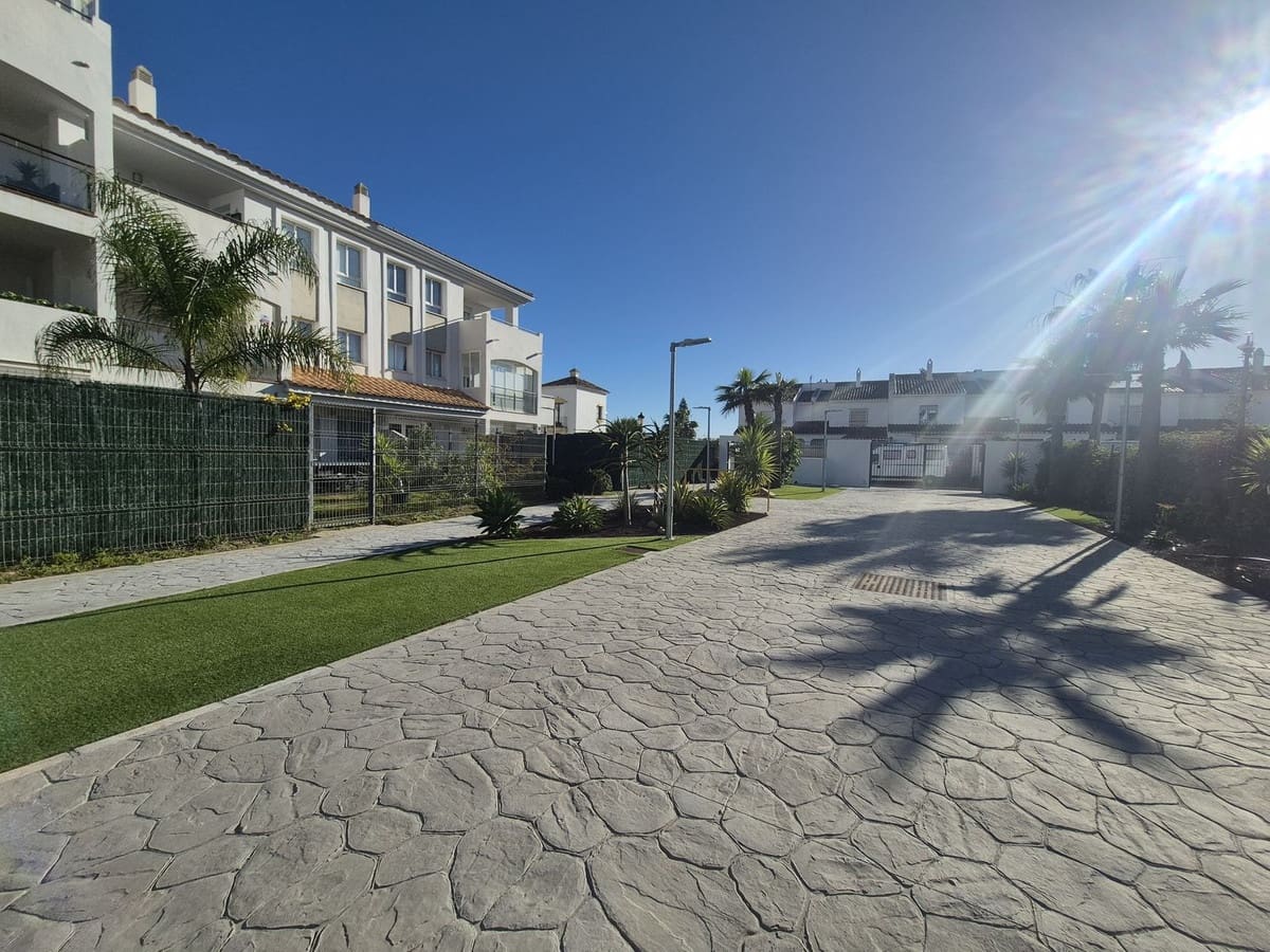 2 slaapkamer Appartement te koop in Manilva met zwembad garage - € 349.950 (Ref: 9626153)