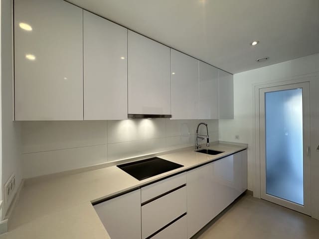 Apartamento de 2 habitaciones en Cancelada, Estepona en venta con piscina garaje - 545.000 € (Ref: 9628234)