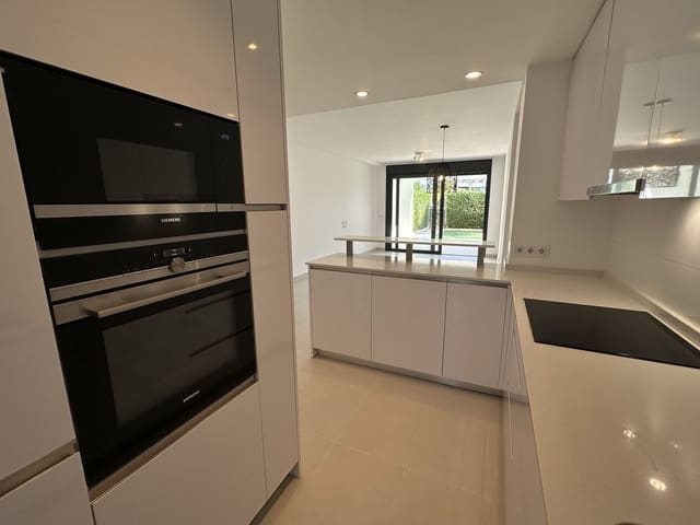 Apartamento de 2 habitaciones en Cancelada, Estepona en venta con piscina garaje - 545.000 € (Ref: 9628234)