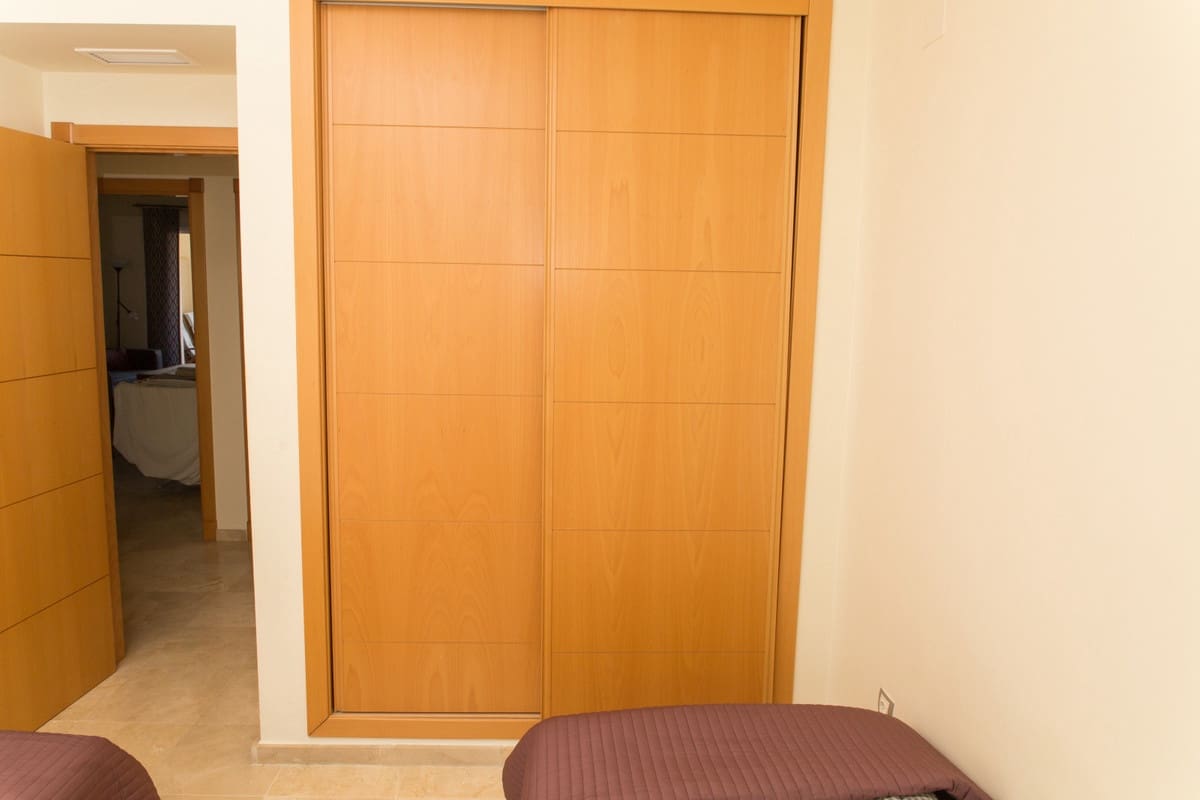 Apartamento de 2 habitaciones en La Duquesa / Puerto de la Duquesa en venta con piscina garaje - 299.000 € (Ref: 9646334)