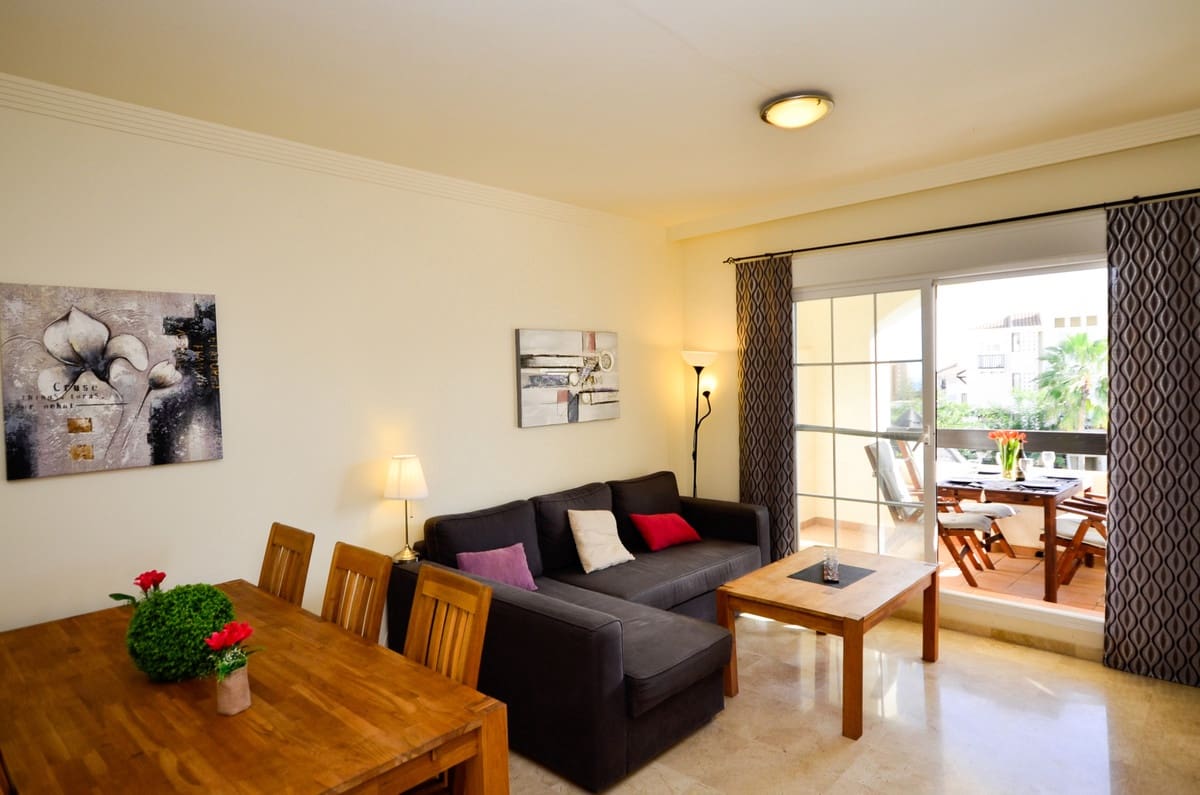 Apartamento de 2 habitaciones en La Duquesa / Puerto de la Duquesa en venta con piscina garaje - 299.000 € (Ref: 9646334)