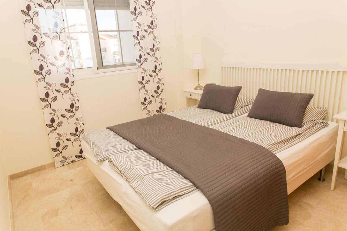 Apartamento de 2 habitaciones en La Duquesa / Puerto de la Duquesa en venta con piscina garaje - 299.000 € (Ref: 9646334)