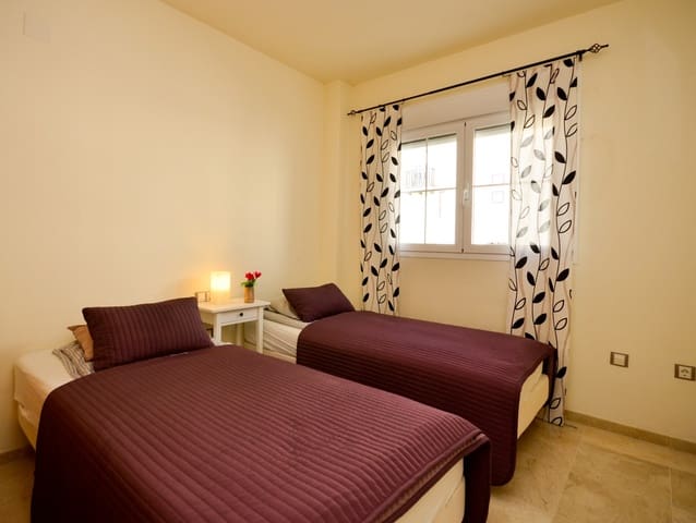 2 quarto Apartamento para venda em La Duquesa / Puerto de la Duquesa, Manilva com piscina garagem - 299 000 € (Ref: 9646334)