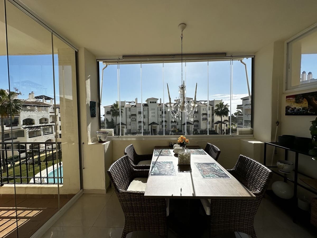 Apartamento de 2 habitaciones en La Duquesa / Puerto de la Duquesa en venta con piscina garaje - 310.000 € (Ref: 9663254)