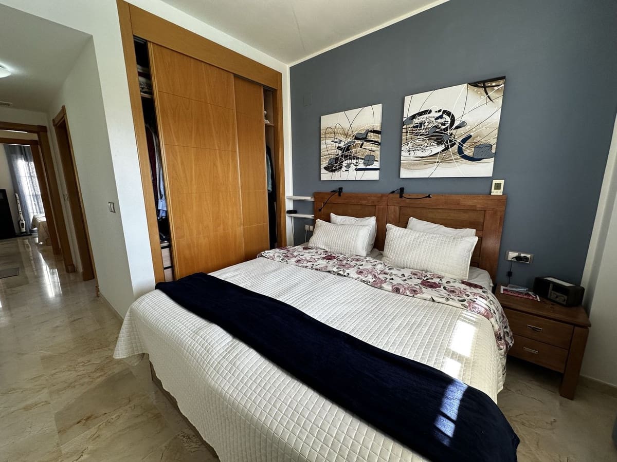 Apartamento de 2 habitaciones en La Duquesa / Puerto de la Duquesa en venta con piscina garaje - 310.000 € (Ref: 9663254)