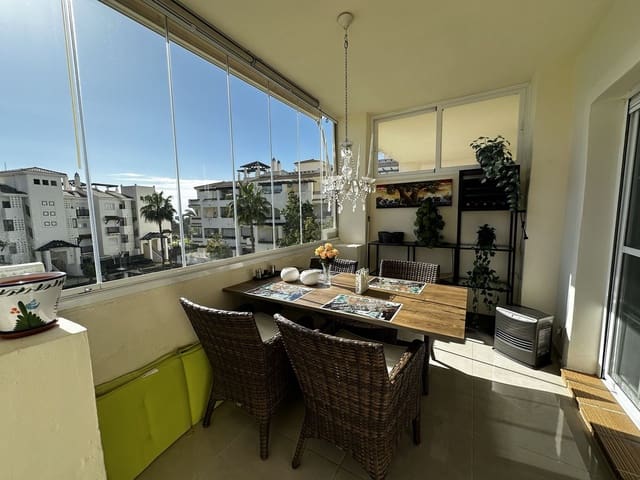 Apartamento de 2 habitaciones en La Duquesa / Puerto de la Duquesa, Manilva en venta con piscina garaje - 310.000 € (Ref: 9663254)