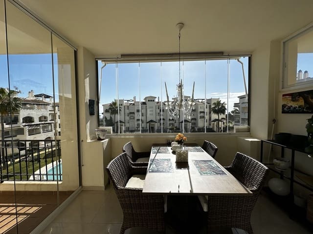 Apartamento de 2 habitaciones en La Duquesa / Puerto de la Duquesa, Manilva en venta con piscina garaje - 310.000 € (Ref: 9663254)