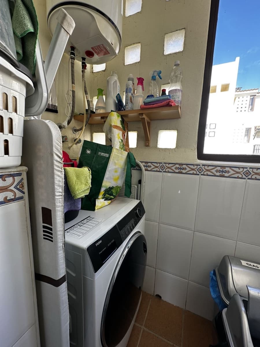 Apartamento de 2 habitaciones en La Duquesa / Puerto de la Duquesa en venta con piscina garaje - 310.000 € (Ref: 9663254)