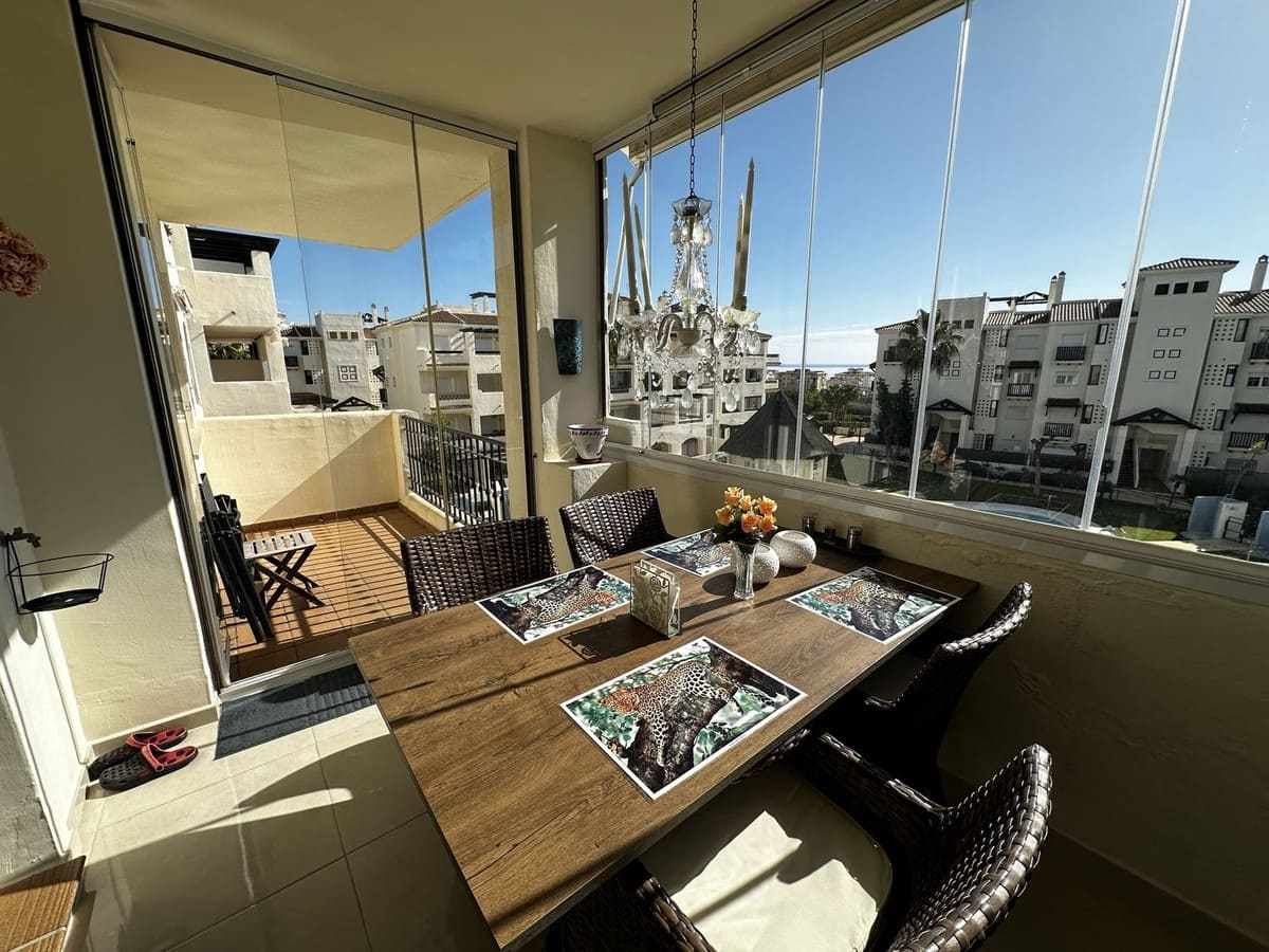 Apartamento de 2 habitaciones en La Duquesa / Puerto de la Duquesa en venta con piscina garaje - 310.000 € (Ref: 9663254)