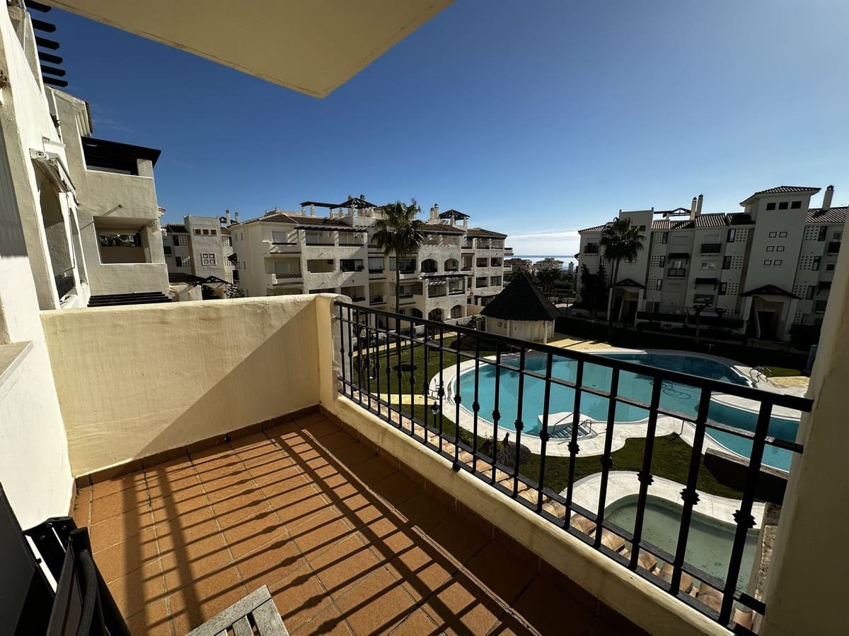 Apartamento de 2 habitaciones en La Duquesa / Puerto de la Duquesa en venta con piscina garaje - 310.000 € (Ref: 9663254)