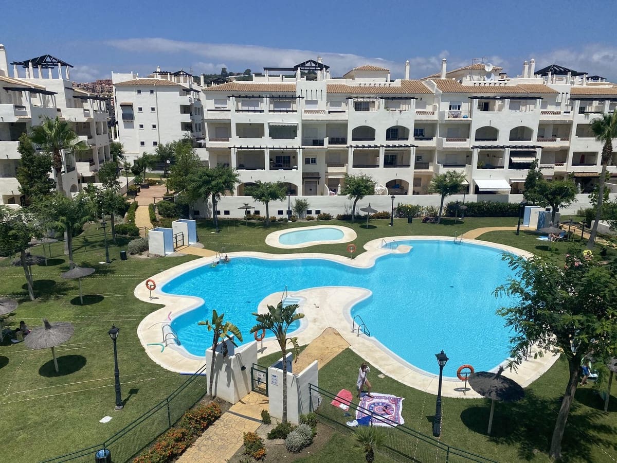 Apartamento de 2 habitaciones en La Duquesa / Puerto de la Duquesa en venta con piscina garaje - 310.000 € (Ref: 9663254)