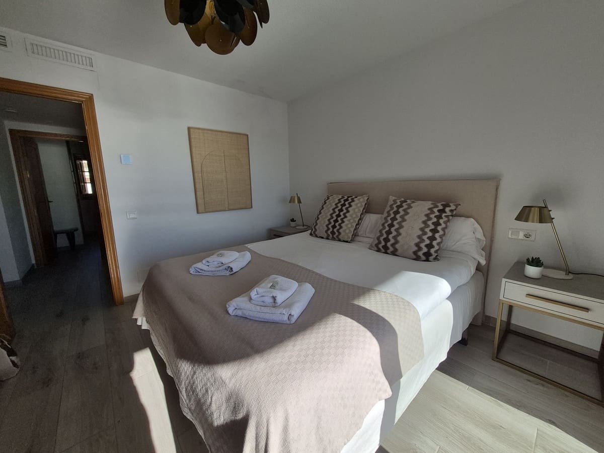 3 soveværelse Lejlighed til salg i La Duquesa / Puerto de la Duquesa med garage - € 499.000 (Ref: 9687575)