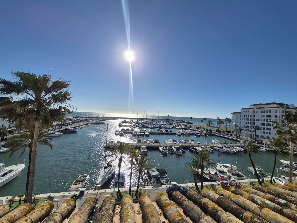 Apartamento de 3 habitaciones en La Duquesa / Puerto de la Duquesa en venta con garaje - 499.000 € (Ref: 9687575)