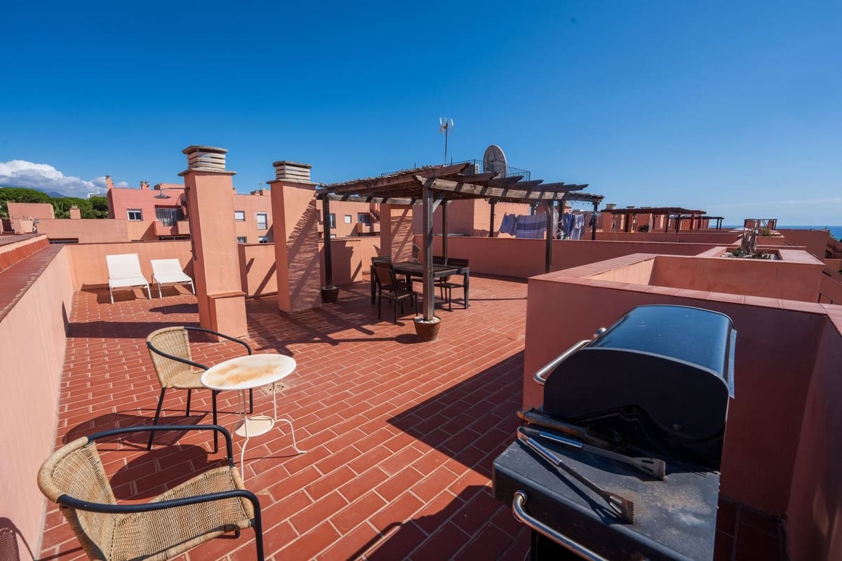 3 soveværelse Penthouse til salg i La Duquesa / Puerto de la Duquesa med swimmingpool garage - € 269.000 (Ref: 9688434)