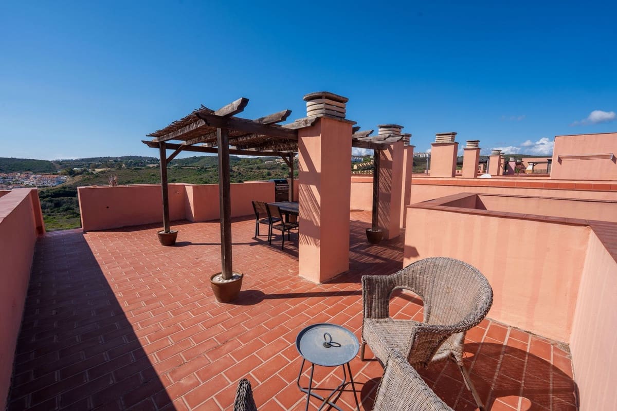 3 soveværelse Penthouse til salg i La Duquesa / Puerto de la Duquesa med swimmingpool garage - € 269.000 (Ref: 9688434)
